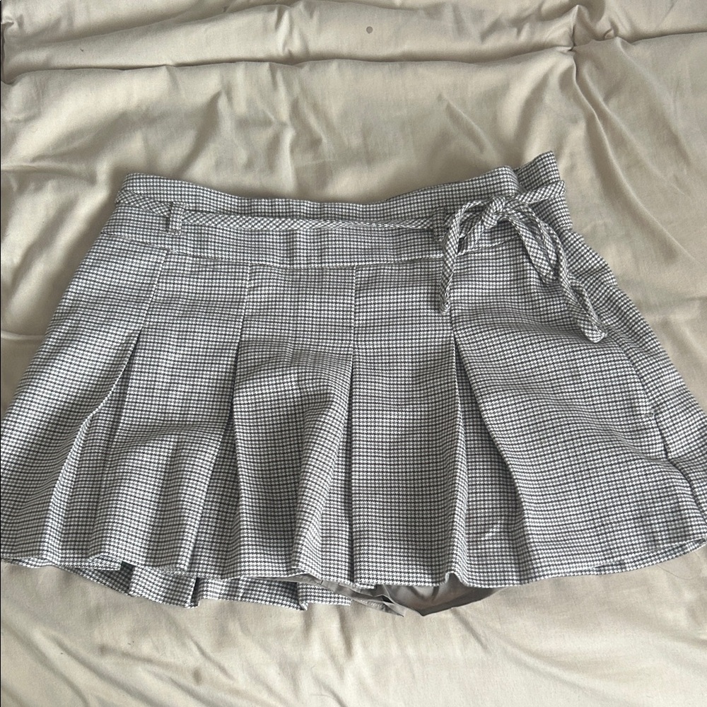 Hollister Tan and White Checkered Mini Skirt